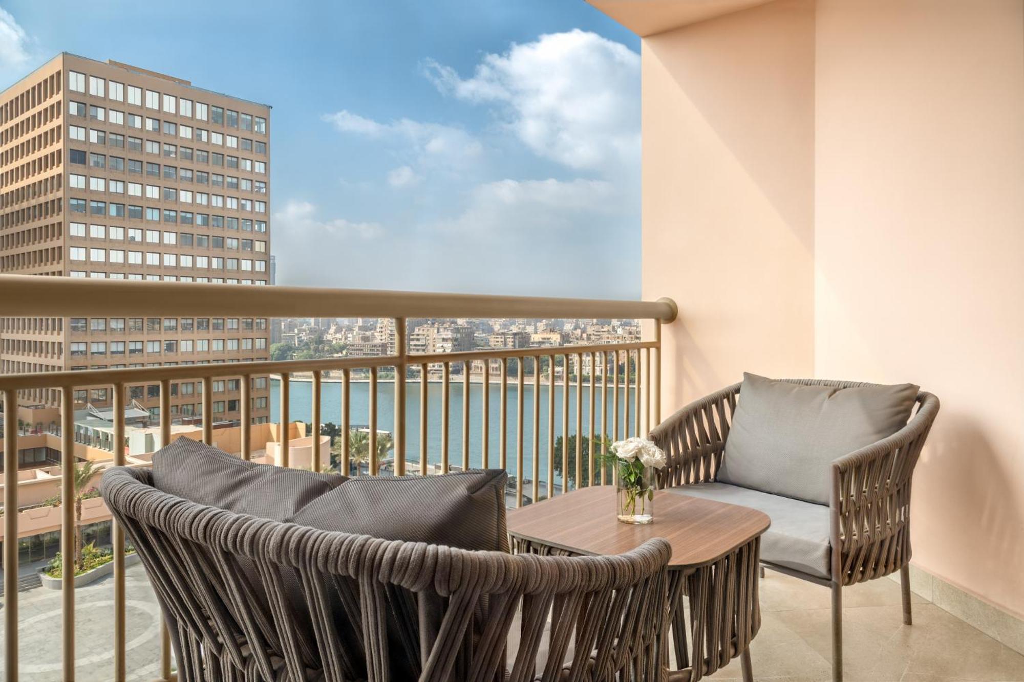 Sofitel Cairo Downtown Nile Hotel Exterior photo Balcony